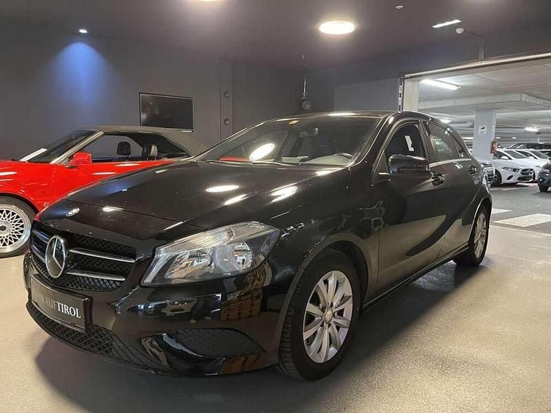 Schwarz Gebraucht 2015 Mercedes A180 Limousine | € 12.790 (Fairer Preis) - Bild 1/4