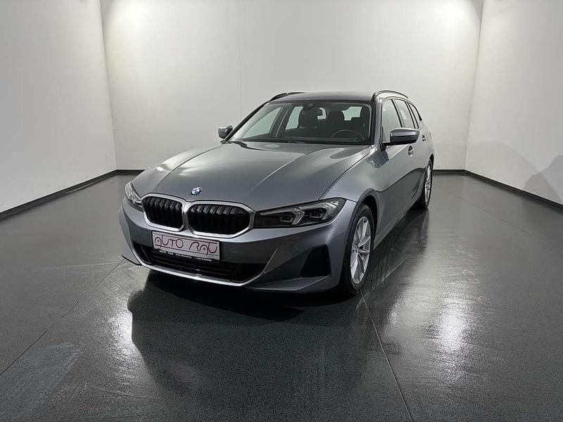 Gebraucht BMW 320 190 PS (139 kW) 2023 Grau Kombi