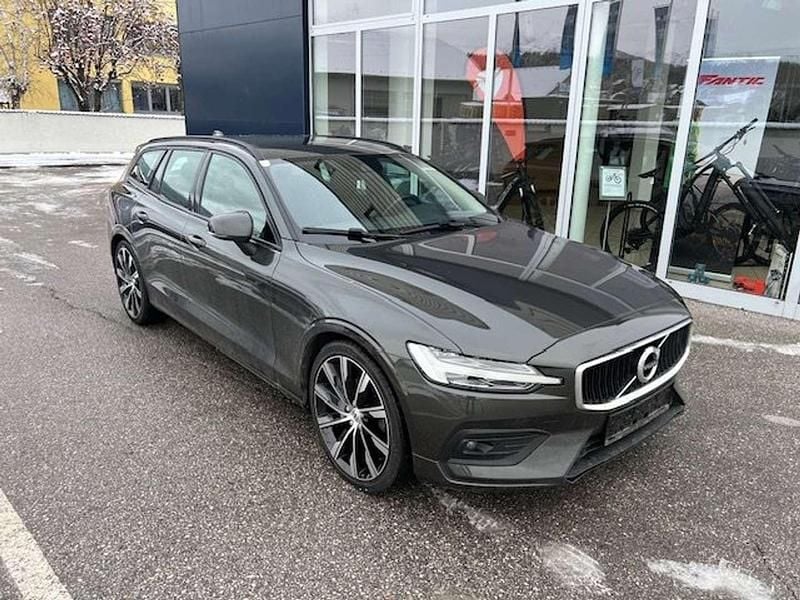 Grau Gebraucht 2019 Volvo V60 Momentum Kombi | € 26.990 (Etwas zu teuer) - Bild 1/4