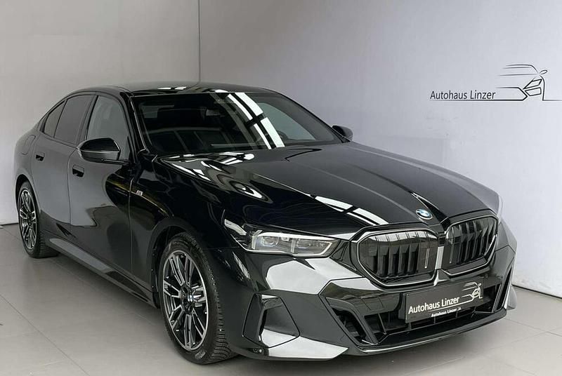 Schwarz Gebraucht 2024 BMW 520 Comfort Edition Limousine | € 65.890 (Fairer Preis) - Bild 1/4