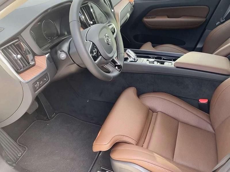 Weiß Gebraucht 2020 Volvo XC60 Inscription SUV | € 36.500 (Etwas zu teuer) - Bild 1/4