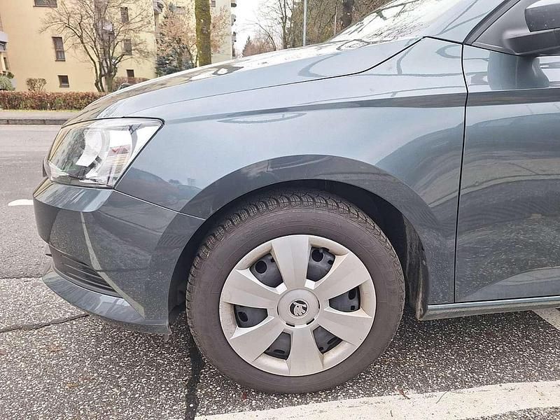 Gebraucht Skoda Fabia 60 PS (44 kW) 2017 Silber Limousine