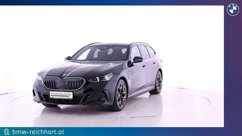 Saphirschwarz Gebraucht 2024 BMW 530e Efficient Dynamics Kombi | € 62.890 - Bild 1/4