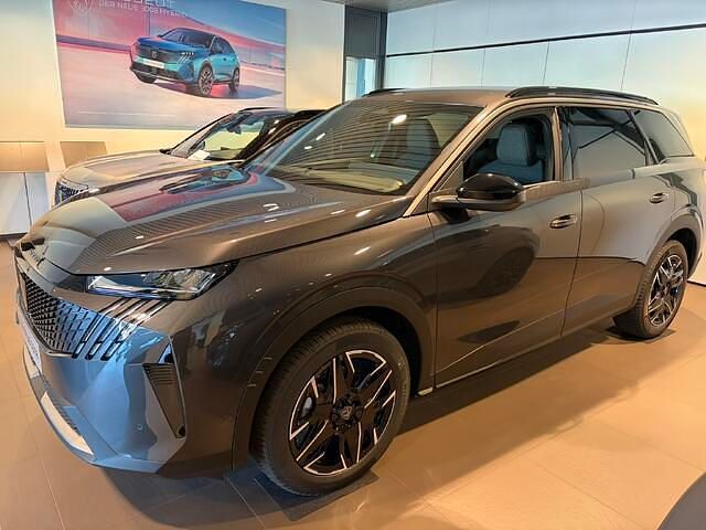 Neu Peugeot 5008 145 PS (106 kW) 2025 Grau SUV