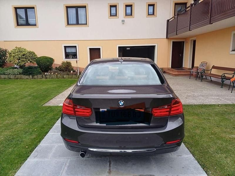 Gebraucht BMW 320 184 PS (135 kW) 2011 Braun Limousine