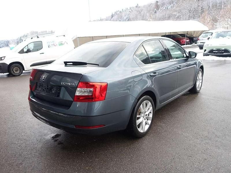 Gebraucht Skoda Octavia Style 190 PS (139 kW) 2019 Grau Kleinwagen