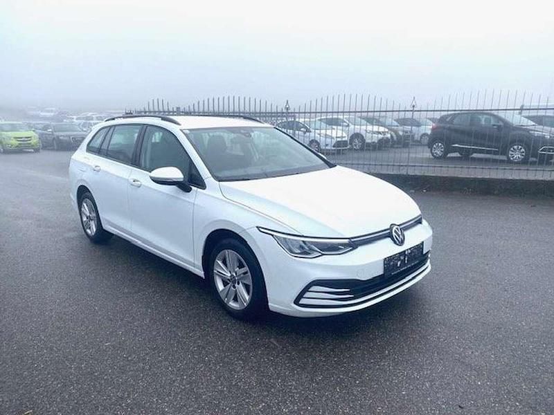 Gebraucht VW Golf VIII Life 110 PS (80 kW) 2023 Weiß Kombi