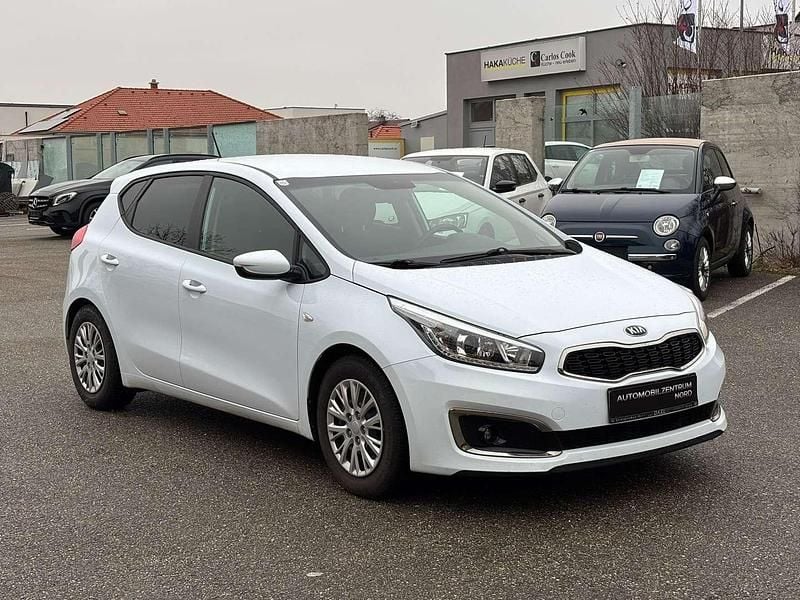Gebraucht Kia Ceed 101 PS (74 kW) 2015 Weiß Kleinwagen