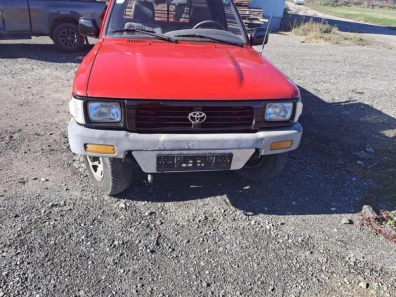 Gebraucht Toyota HiLux 79 PS (58 kW) 1997 Rot Abholung