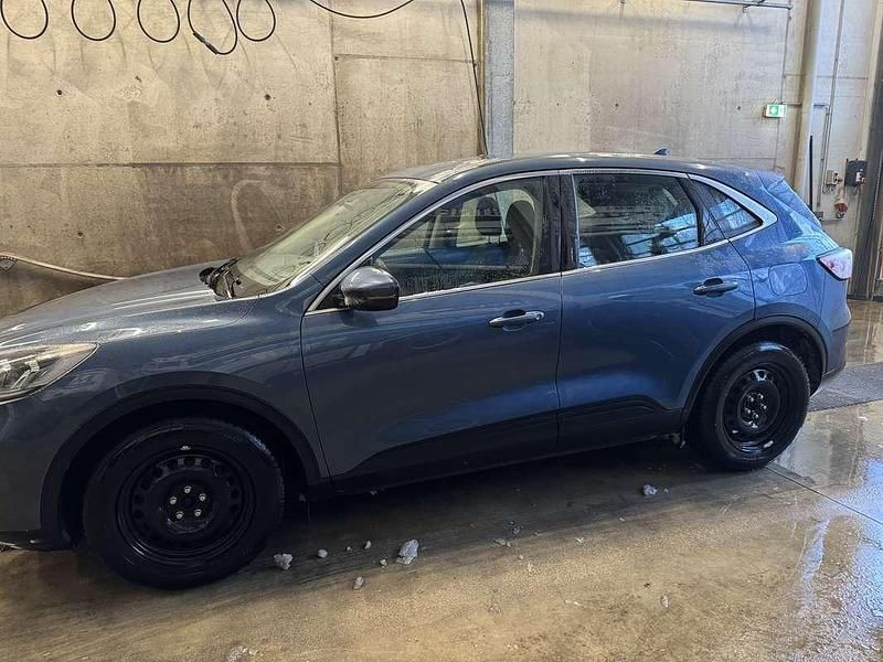 Gebraucht Ford Kuga Titanium 120 PS (88 kW) 2020 Blau SUV