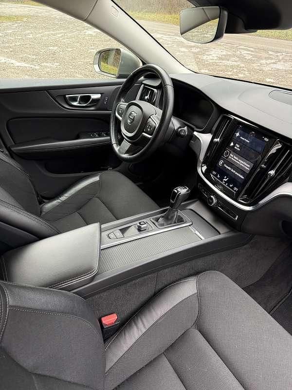 Gebraucht Volvo V60 Momentum 150 PS (110 kW) 2019 Bronze Kombi