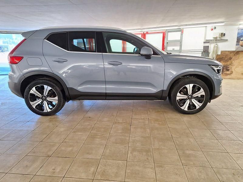 Gebraucht Volvo XC40 Core 211 PS (155 kW) 2023 Grau SUV