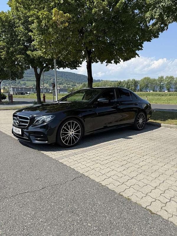 Gebraucht Mercedes E220 AMG line 194 PS (142 kW) 2016 Limousine