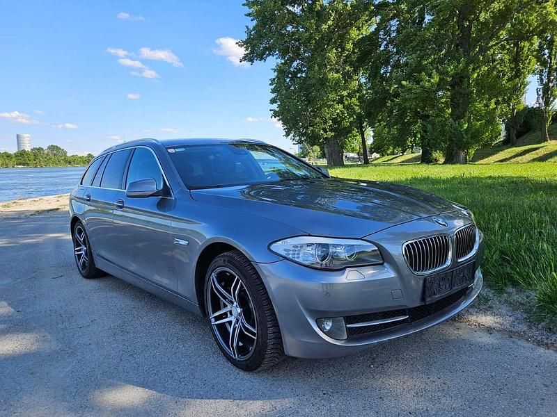 Silber Gebraucht 2010 BMW 520 Kombi | € 8.800 (Fairer Preis) - Bild 1/4