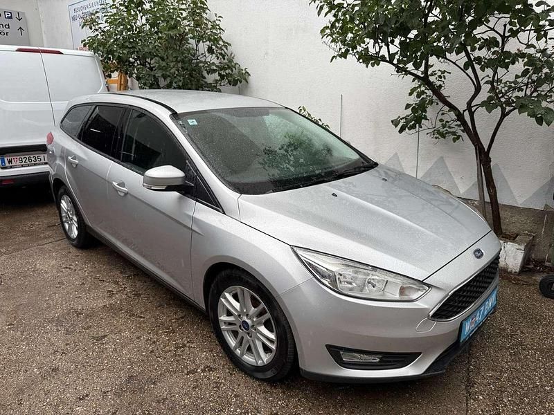 Silber Gebraucht 2018 Ford Focus Trend Kombi | € 8.900 (Fairer Preis) - Bild 1/4