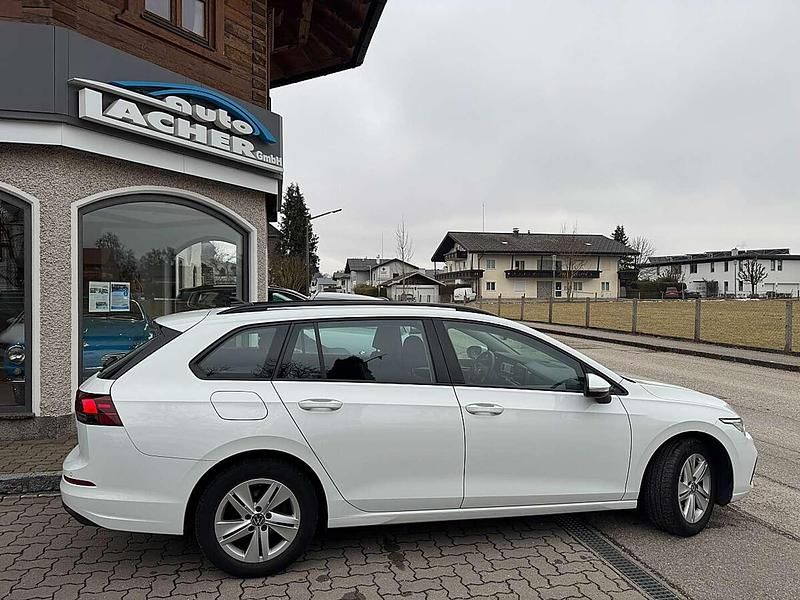 Gebraucht VW Golf VIII Life 150 PS (110 kW) 2022 Weiß Kombi
