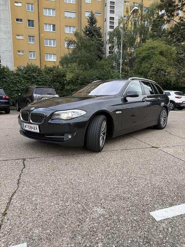 Gebraucht BMW 520 184 PS (135 kW) 2010 Schwarz Kombi