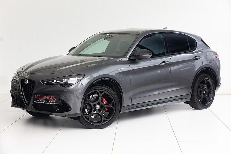 Grau Neu 2025 Alfa Romeo Stelvio Ti SUV | € 88.649 - Bild 1/4