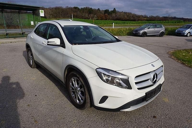 Gebraucht Mercedes GLA200 136 PS (100 kW) 2014 Weiß SUV