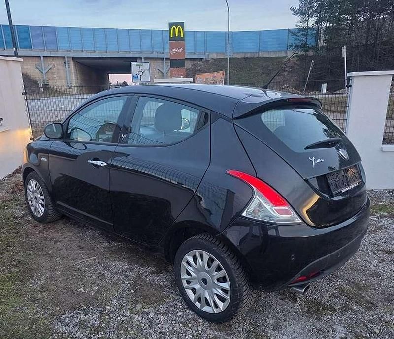 Gebraucht Lancia Ypsilon 69 PS (50 kW) 2011 Schwarz Kleinwagen