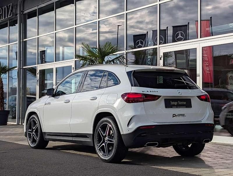 Gebraucht Mercedes GLA200 AMG line 150 PS (110 kW) 2025 Weiß SUV