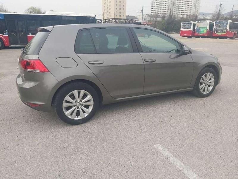 Gebraucht VW Golf VII 105 PS (77 kW) 2015 Grau Limousine
