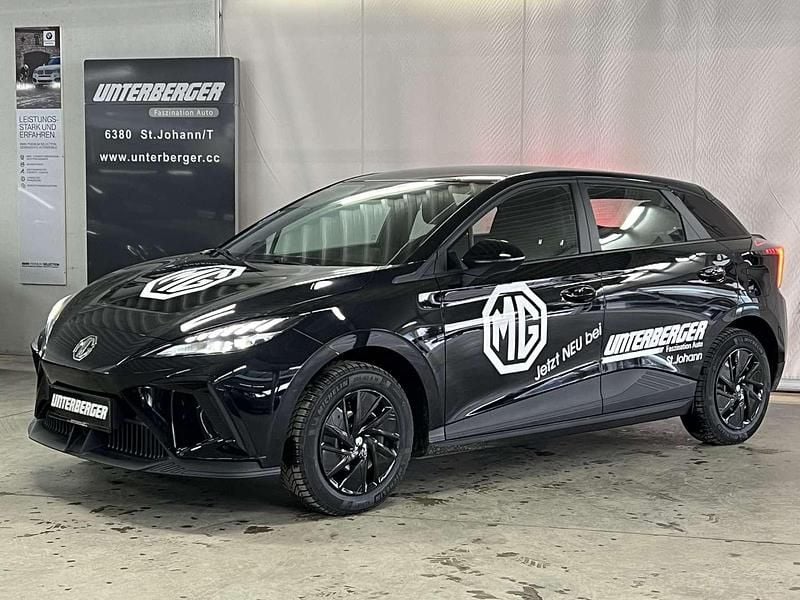 Schwarz pebble black(m) metallic Gebraucht 2023 MG MG4 EV Kleinwagen | € 21.990 (Teuer) - Bild 1/4