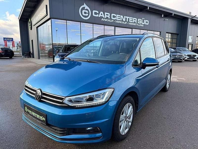 Gebraucht VW Touran Comfortline 122 PS (89 kW) 2022 Blau Van / Kleinbus