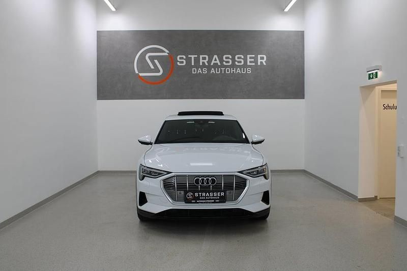 Gebraucht Audi e-tron Business 230 kW (313 PS) 2020 Weiss  metallic SUV
