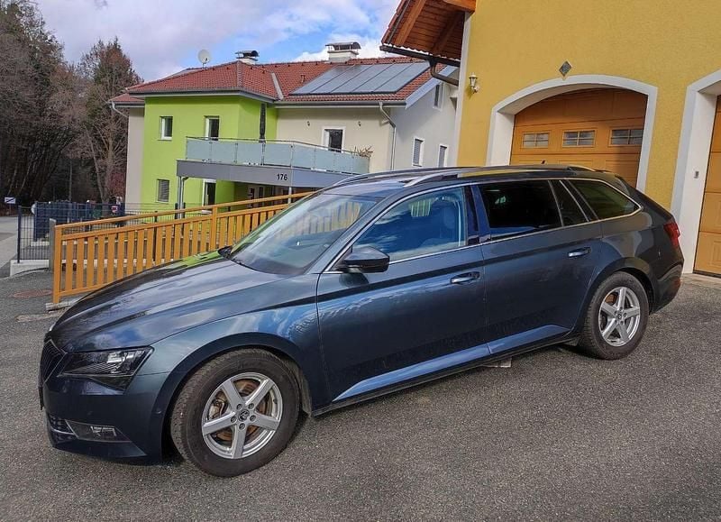 Gebraucht Skoda Superb Style 150 PS (110 kW) 2016 Grau Limousine