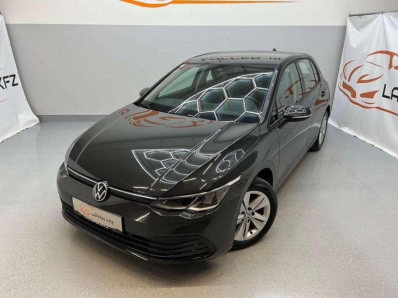 Gebraucht VW Golf VIII Life 116 PS (85 kW) 2022 Grau Limousine
