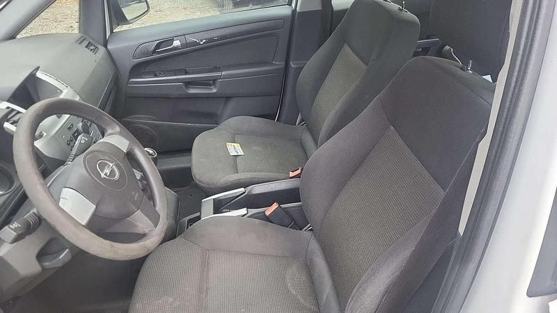 Gebraucht Opel Zafira Edition+ 140 PS (102 kW) 2012 Weiß Van / Kleinbus