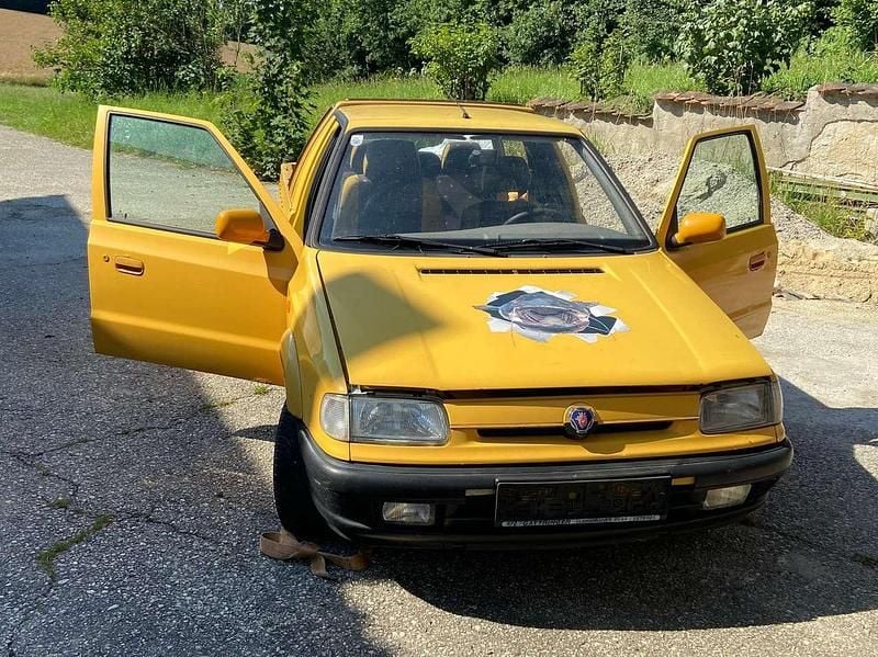 Gelb Gebraucht 1998 Skoda Felicia Fun Cabrio | € 4.000 - Bild 1/4