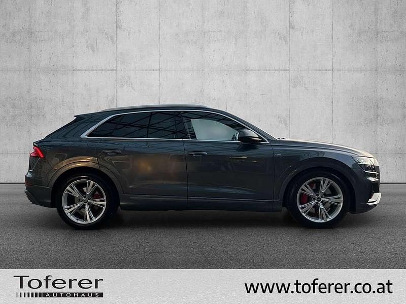 Gebraucht Audi Q8 Ambiente 381 PS (280 kW) 2022 Mittelgrau  metallicperleffekt SUV