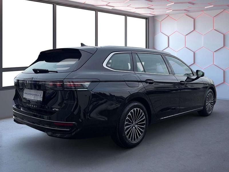 Gebraucht VW Passat Elegance 150 PS (110 kW) 2025 Schwarz Kombi