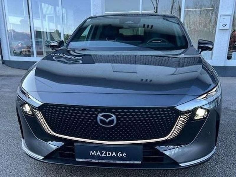 Neu Mazda 6e Takumi-Line 189 kW (258 PS) 2025 Grau Limousine