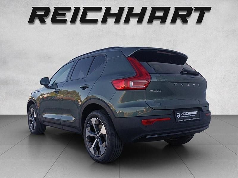 Neu Volvo XC40 163 PS (119 kW) 2025 Gold SUV