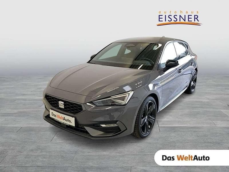 Hellgrau normal Neu 2025 Seat Leon FR Limousine | € 27.990 (Guter Preis) - Bild 1/4