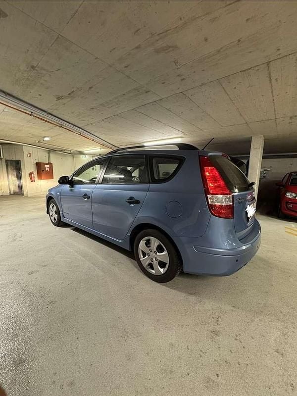 Gebraucht Hyundai i30 90 PS (66 kW) 2011 Blau Kombi