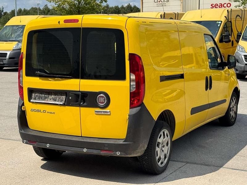 Gebraucht Fiat Doblò Basis 95 PS (69 kW) 2018 Gelb Van / Kleinbus