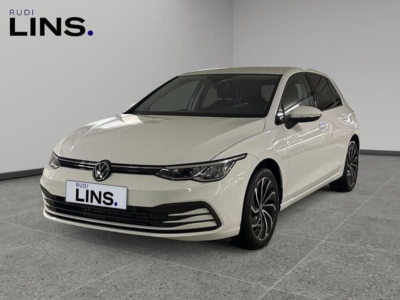 Gebraucht VW Golf VIII 110 PS (80 kW) 2024 Weiss  normal Limousine