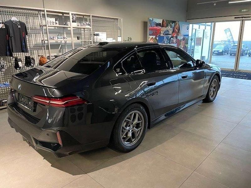 Gebraucht BMW 520 Comfort Edition 197 PS (144 kW) 2024 Grau Limousine