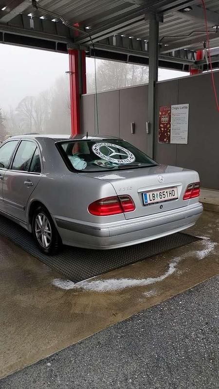 Gebraucht Mercedes E220 Elegance 143 PS (105 kW) 2000 Limousine
