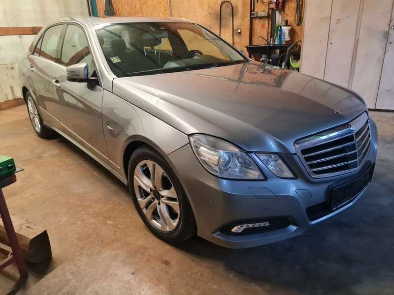 Grau Gebraucht 2009 Mercedes E350 Limousine | € 8.999 (Fairer Preis) - Bild 1/4
