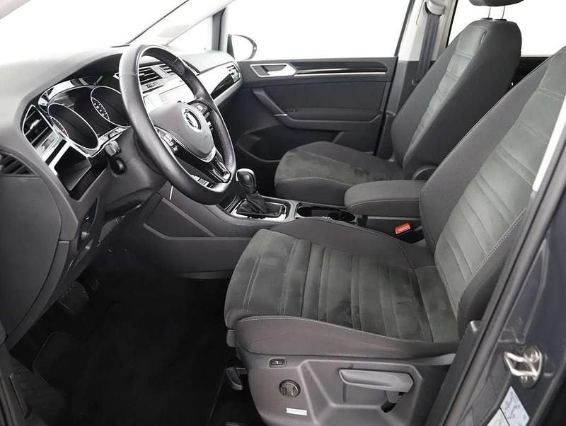 Gebraucht VW Touran Highline 150 PS (110 kW) 2022 Dunkelgrau  normal Van / Kleinbus