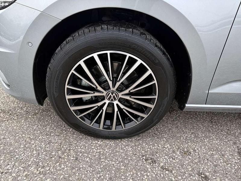 Neu VW Touran 150 PS (110 kW) 2025 Silber Van / Kleinbus