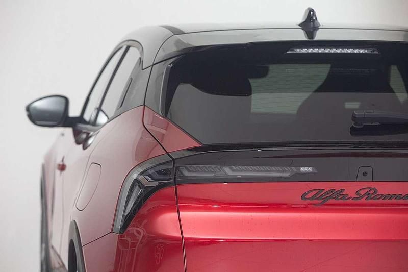 Gebraucht Alfa Romeo Junior Edizione Speciale 114 kW (156 PS) 2024 Rot SUV