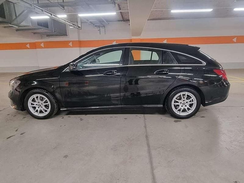 Gebraucht Mercedes CLA180 Shooting Brake 109 PS (80 kW) 2018 Schwarz Kombi