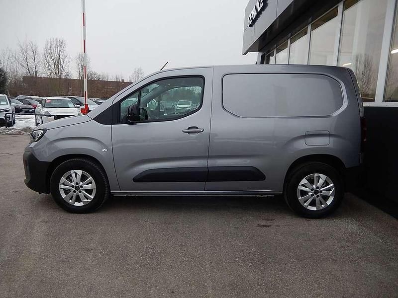 Neu Peugeot Partner 136 PS (100 kW) 2025 Silber Van / Kleinbus