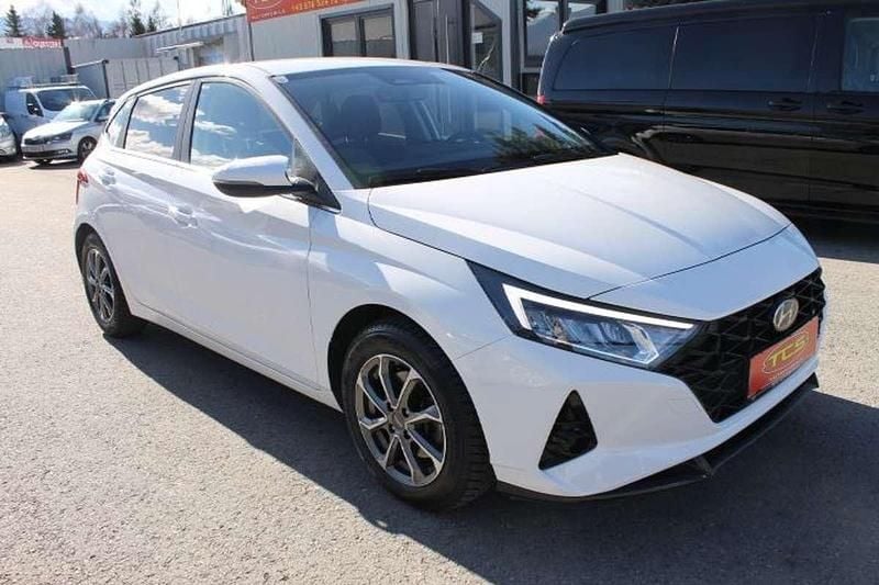 Gebraucht Hyundai i20 Trend 99 PS (72 kW) 2023 Weiß Kleinwagen
